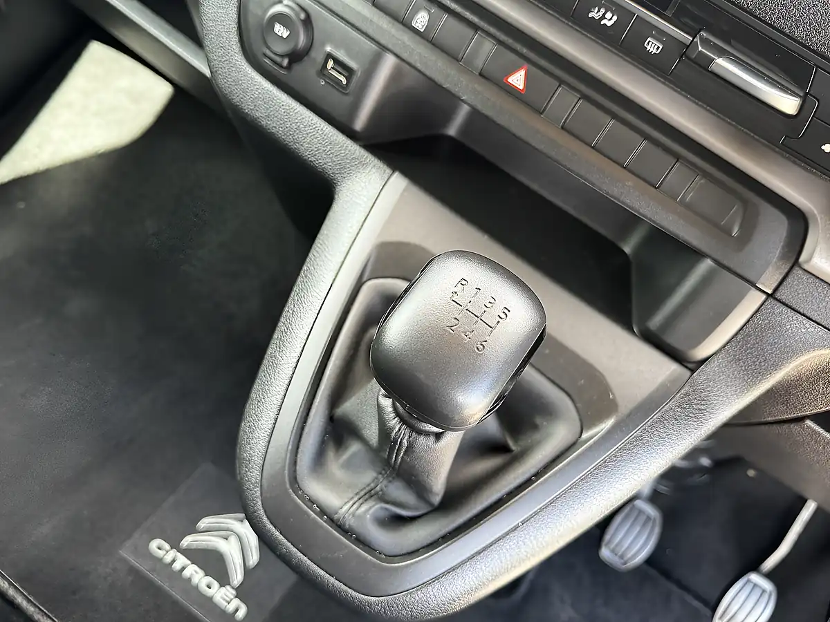 Used 2019 Citroen Spacetourer Feel M Platinum Grey Metallic - Interior and Exterior details 15