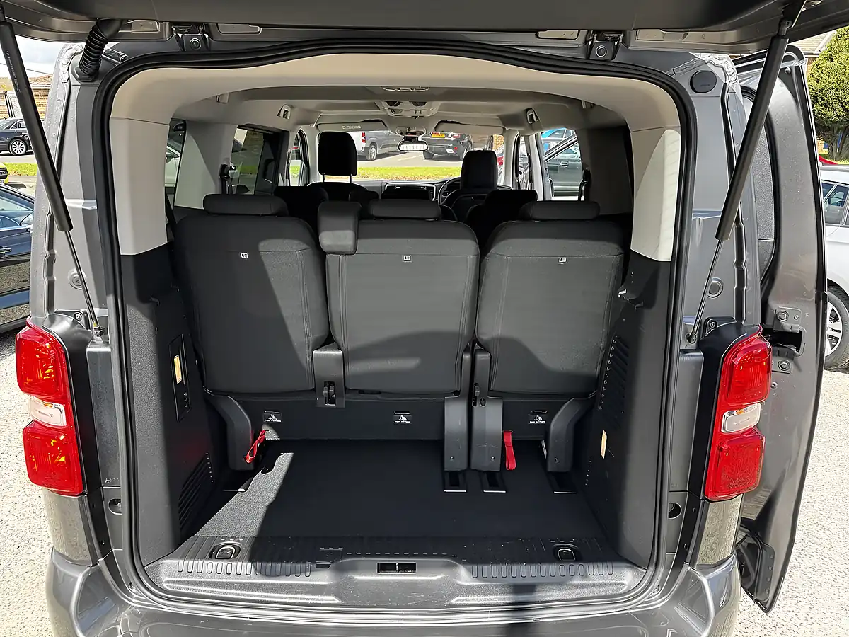 Used 2019 Citroen Spacetourer Feel M Platinum Grey Metallic - Interior and Exterior details 16