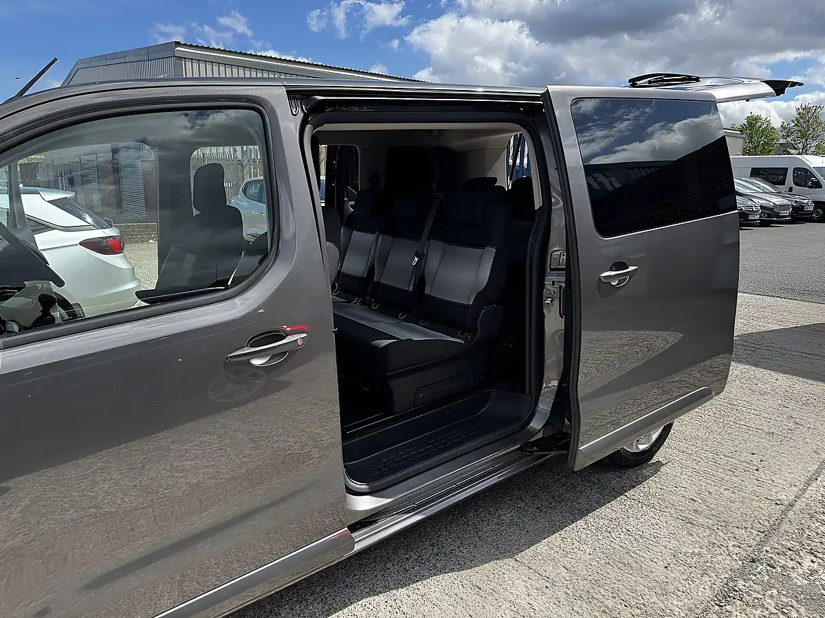 Used 2019 Citroen Spacetourer Feel M Platinum Grey Metallic - Interior and Exterior details 18