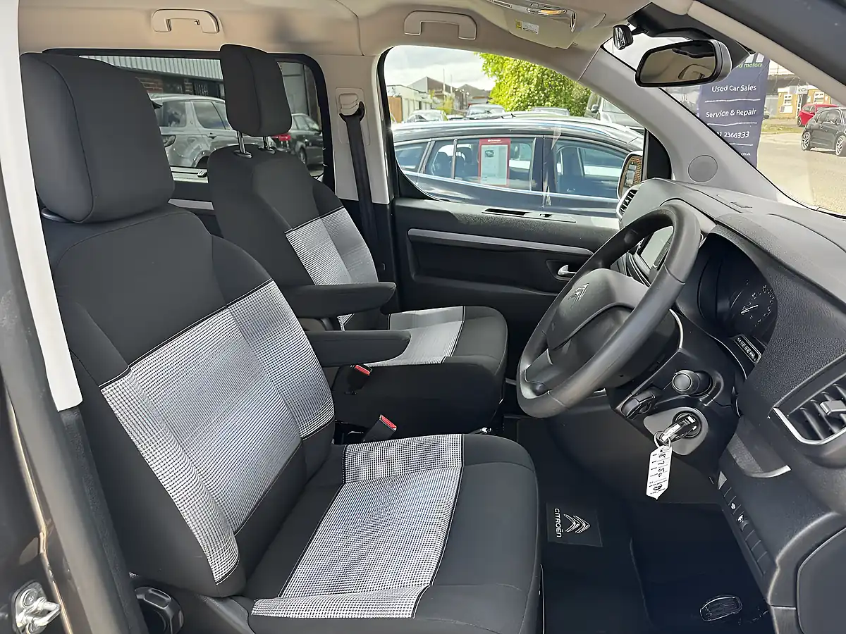 Used 2019 Citroen Spacetourer Feel M Platinum Grey Metallic - Interior and Exterior details 3