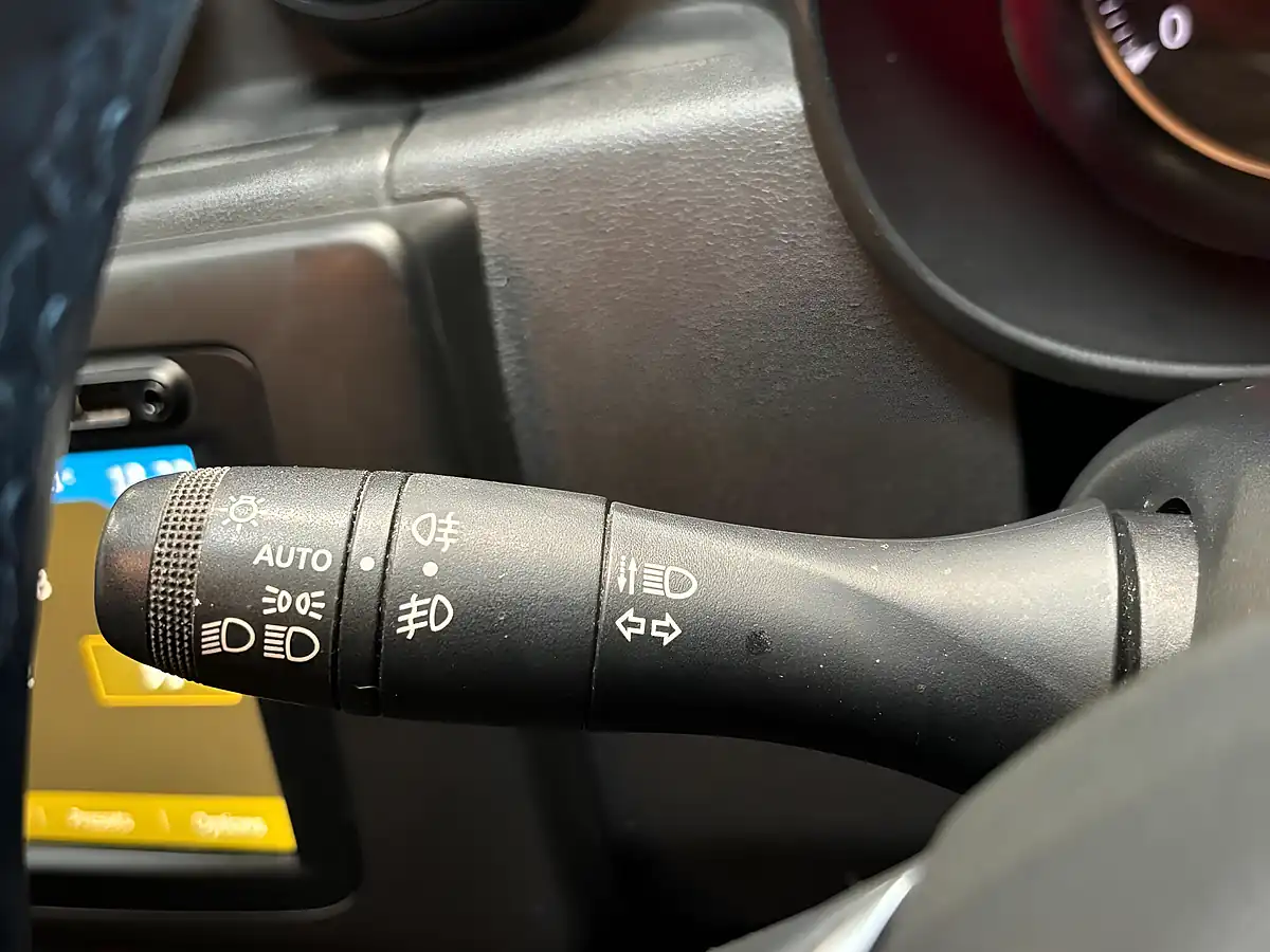 Used 2019 Dacia Duster Comfort 4WD Blue - Interior and Exterior details 13