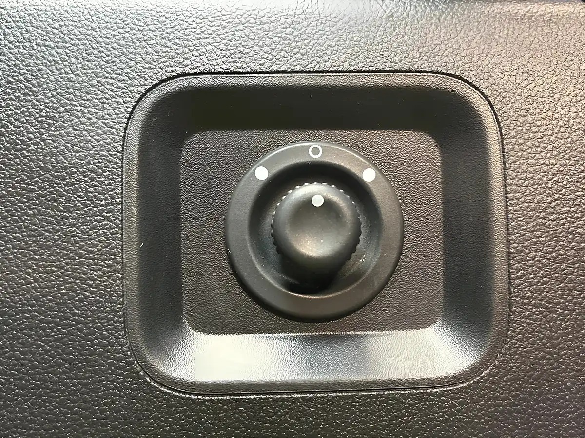 Used 2019 Dacia Duster Comfort 4WD Blue - Interior and Exterior details 15
