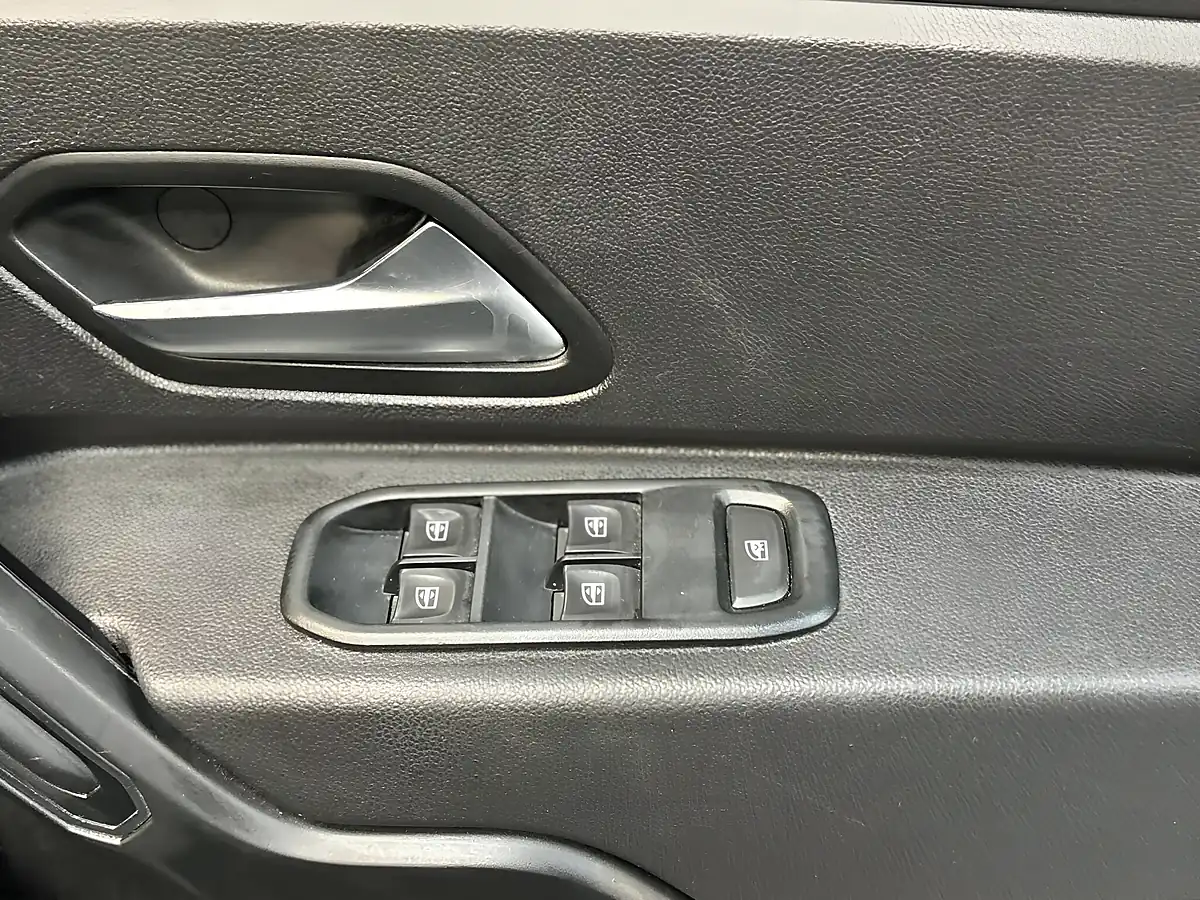 Used 2019 Dacia Duster Comfort 4WD Blue - Interior and Exterior details 17