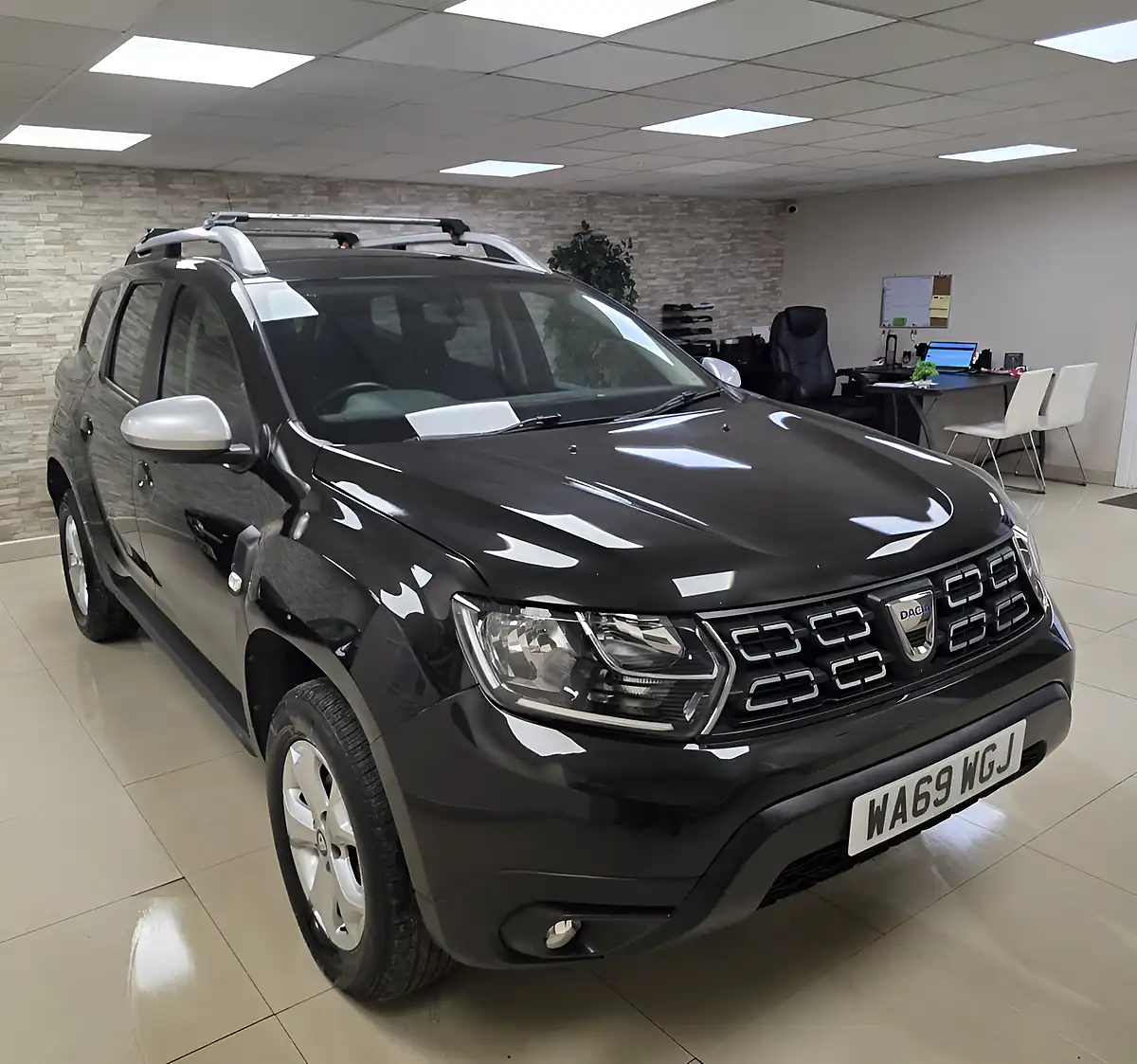 Used 2019 Dacia Duster Comfort Black - Front View