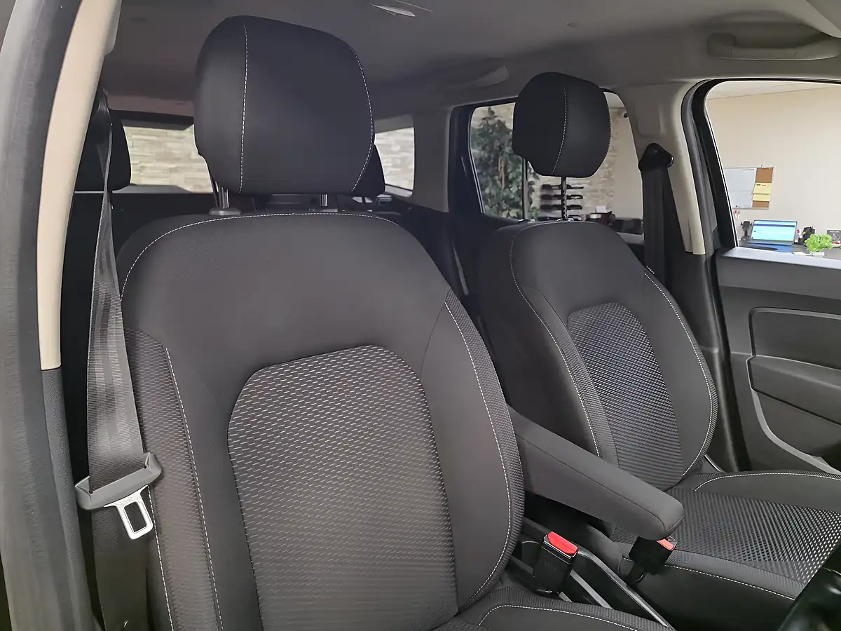 Used 2019 Dacia Duster Comfort Black - Interior and Exterior details 14