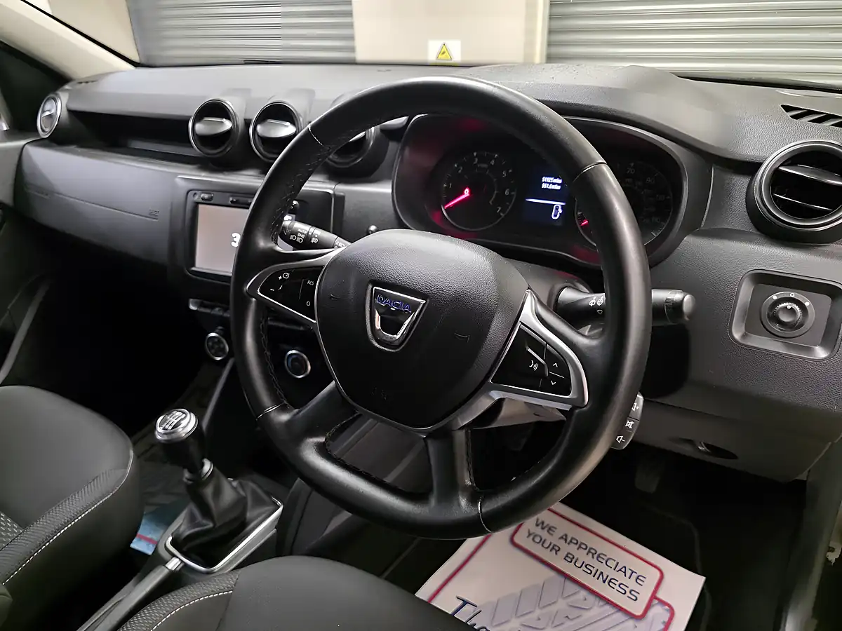 Used 2019 Dacia Duster Comfort Black - Interior and Exterior details 5