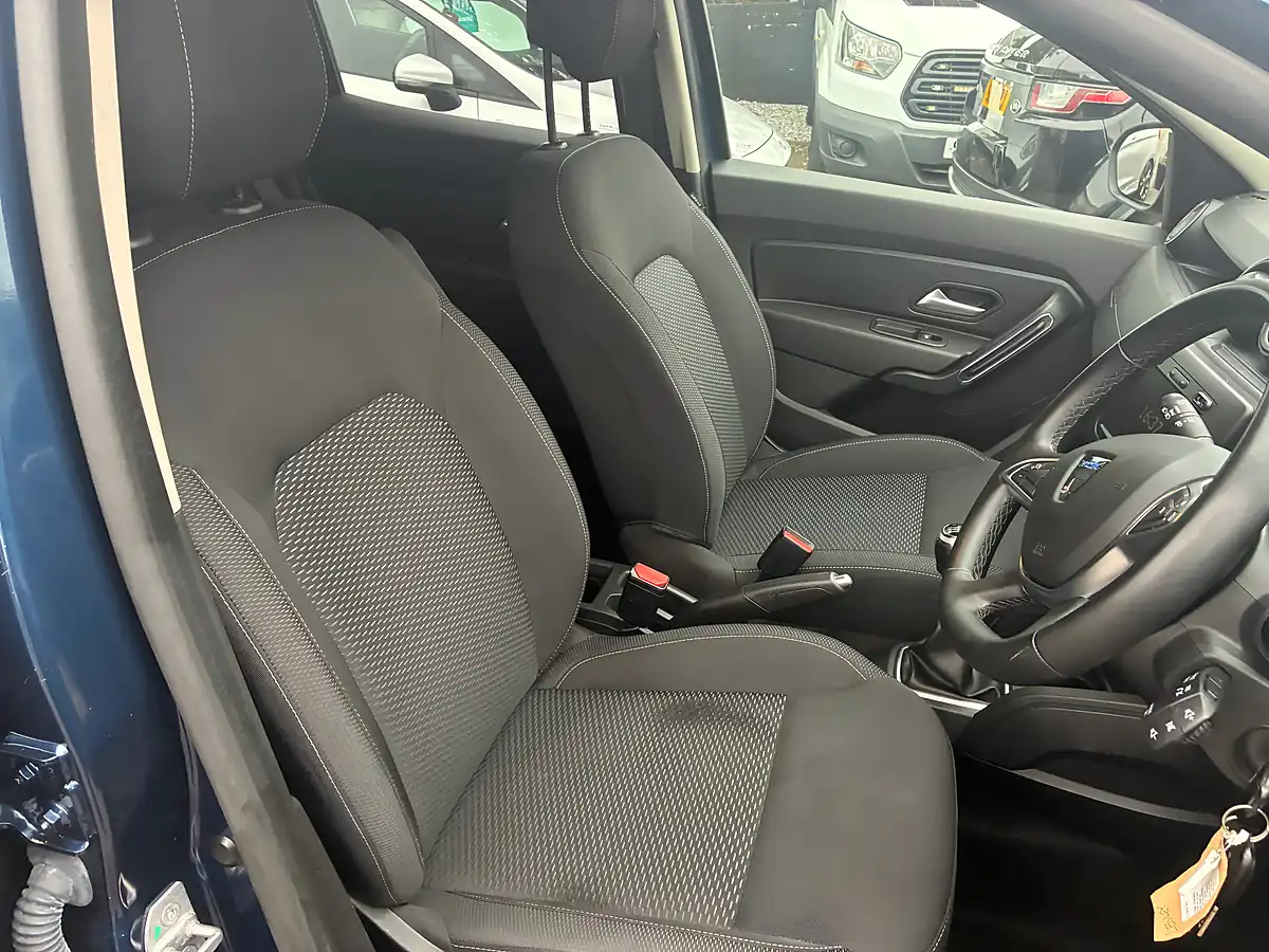 Used 2019 Dacia Duster Comfort Blue - Interior and Exterior details 12