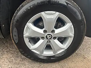 Used 2019 Dacia Duster Comfort Blue - Interior and Exterior details 8