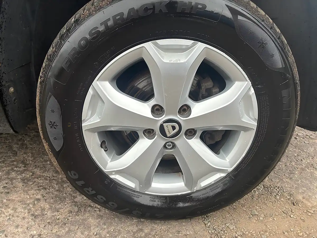 Used 2019 Dacia Duster Comfort Blue - Interior and Exterior details 8