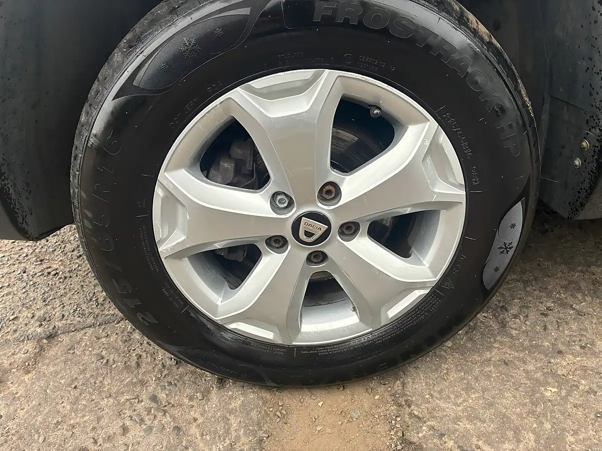 Used 2019 Dacia Duster Comfort Blue - Interior and Exterior details 9
