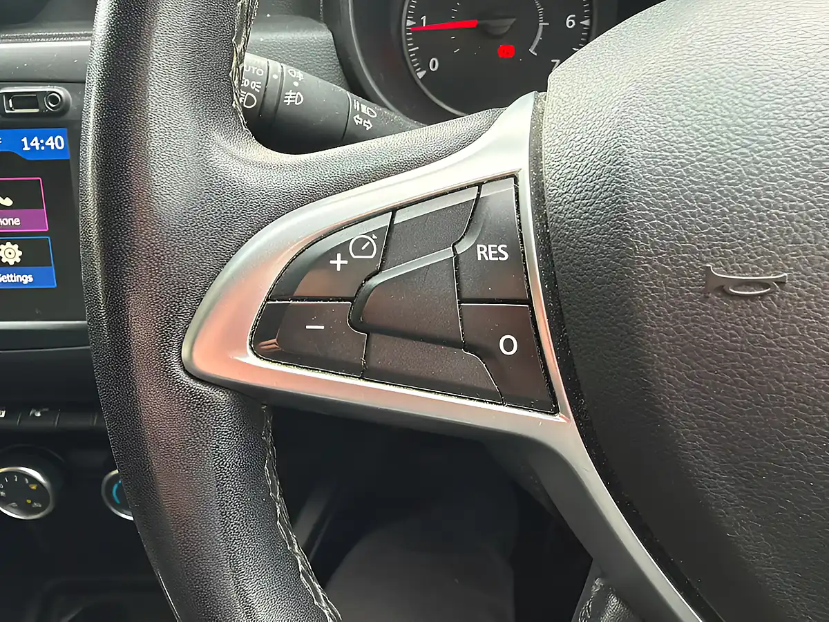 Used 2019 Dacia Duster Comfort Desert Orange - Interior and Exterior details 12