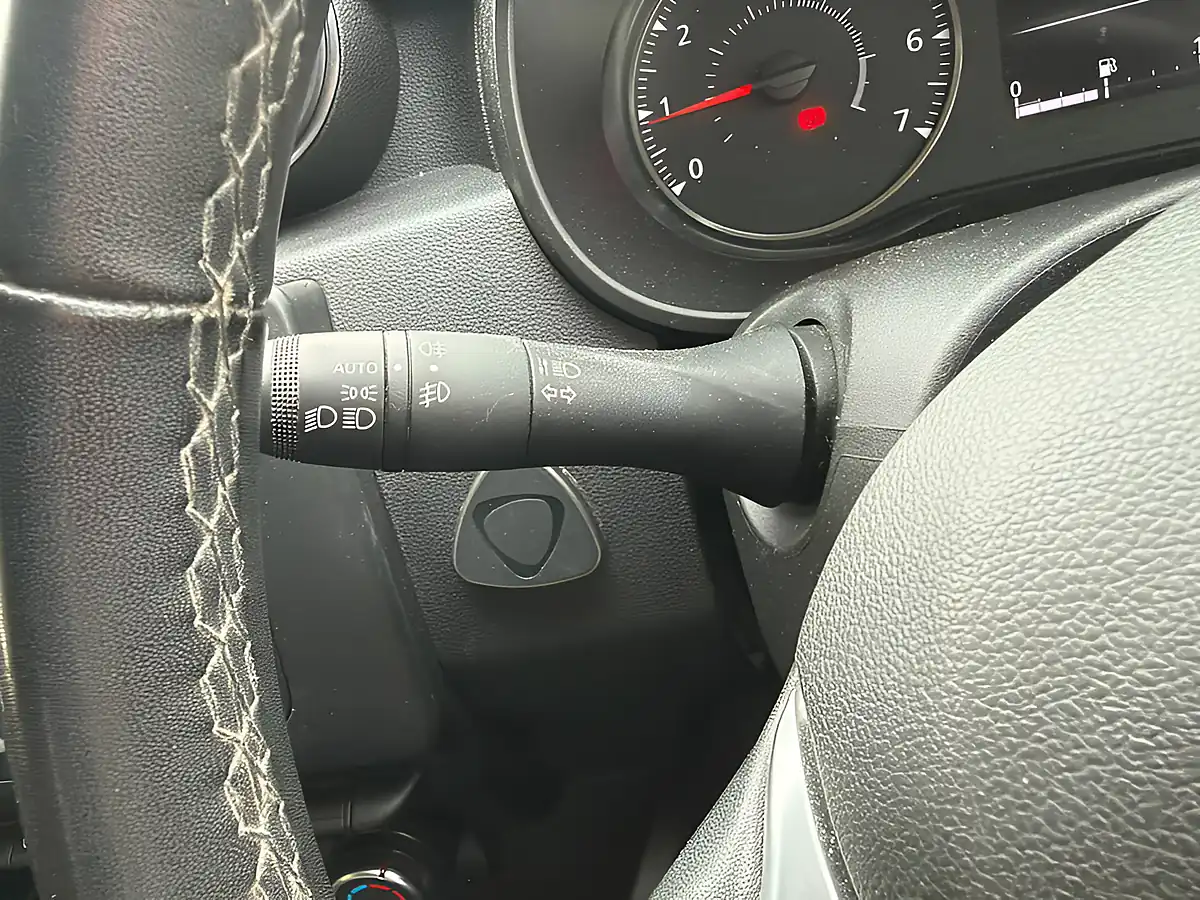 Used 2019 Dacia Duster Comfort Desert Orange - Interior and Exterior details 14