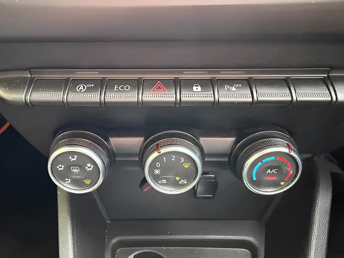 Used 2019 Dacia Duster Comfort Desert Orange - Interior and Exterior details 16