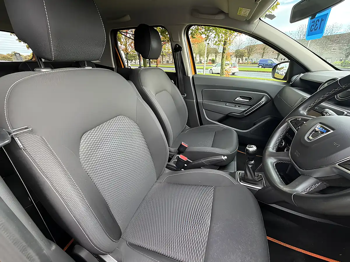 Used 2019 Dacia Duster Comfort Desert Orange - Interior and Exterior details 19