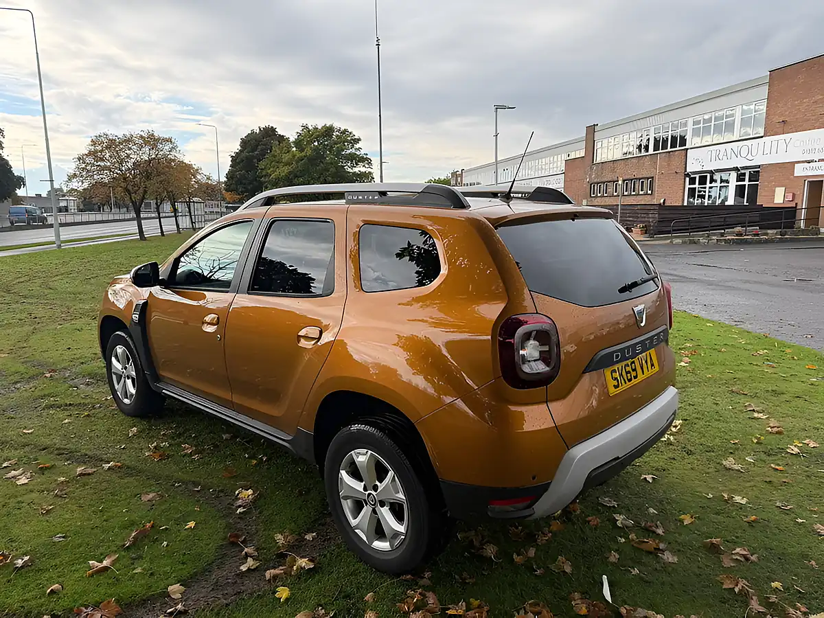 Used 2019 Dacia Duster Comfort Desert Orange - Interior and Exterior details 4
