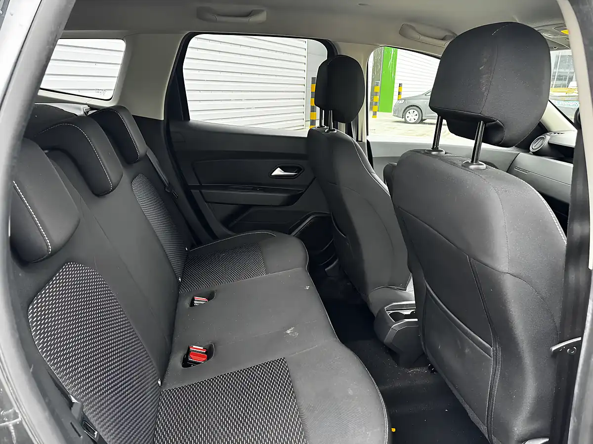 Used 2019 Dacia Duster Comfort Grey - Interior and Exterior details 13