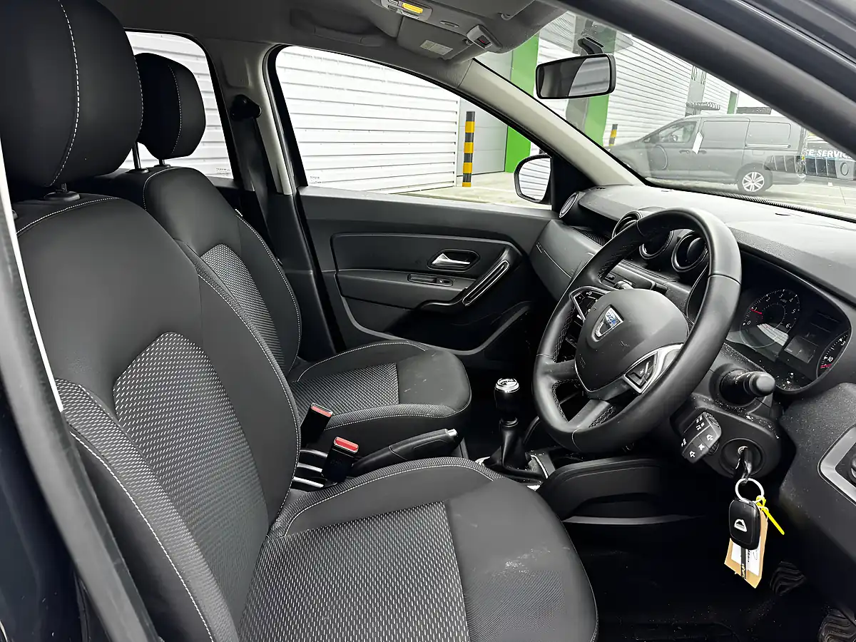 Used 2019 Dacia Duster Comfort Grey - Interior and Exterior details 14