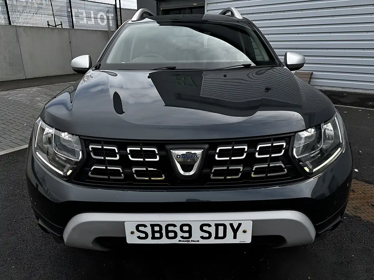 Used 2019 Dacia Duster Comfort Grey - Interior and Exterior details 3