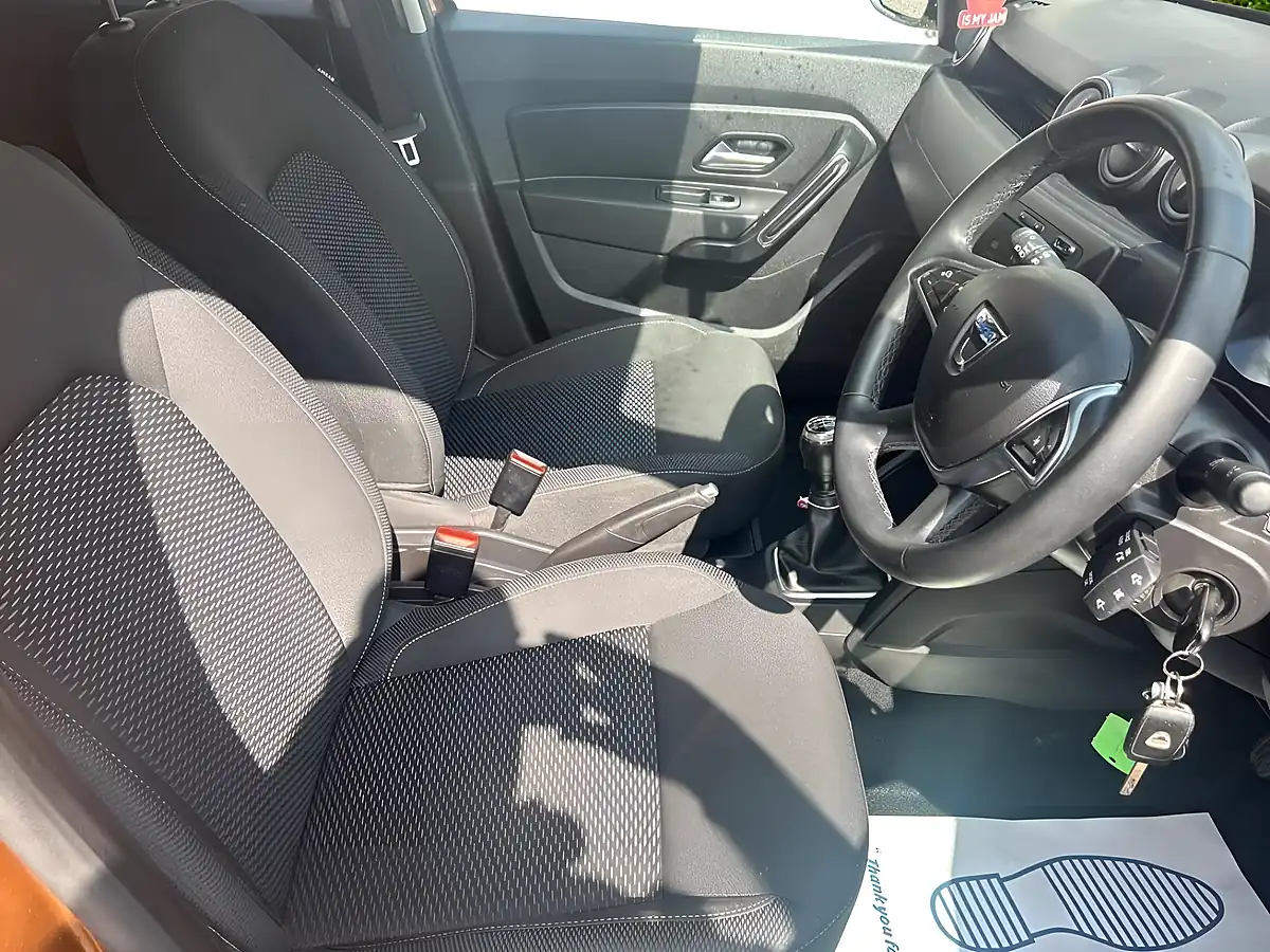 Used 2019 Dacia Duster Comfort Orange - Interior and Exterior details 11
