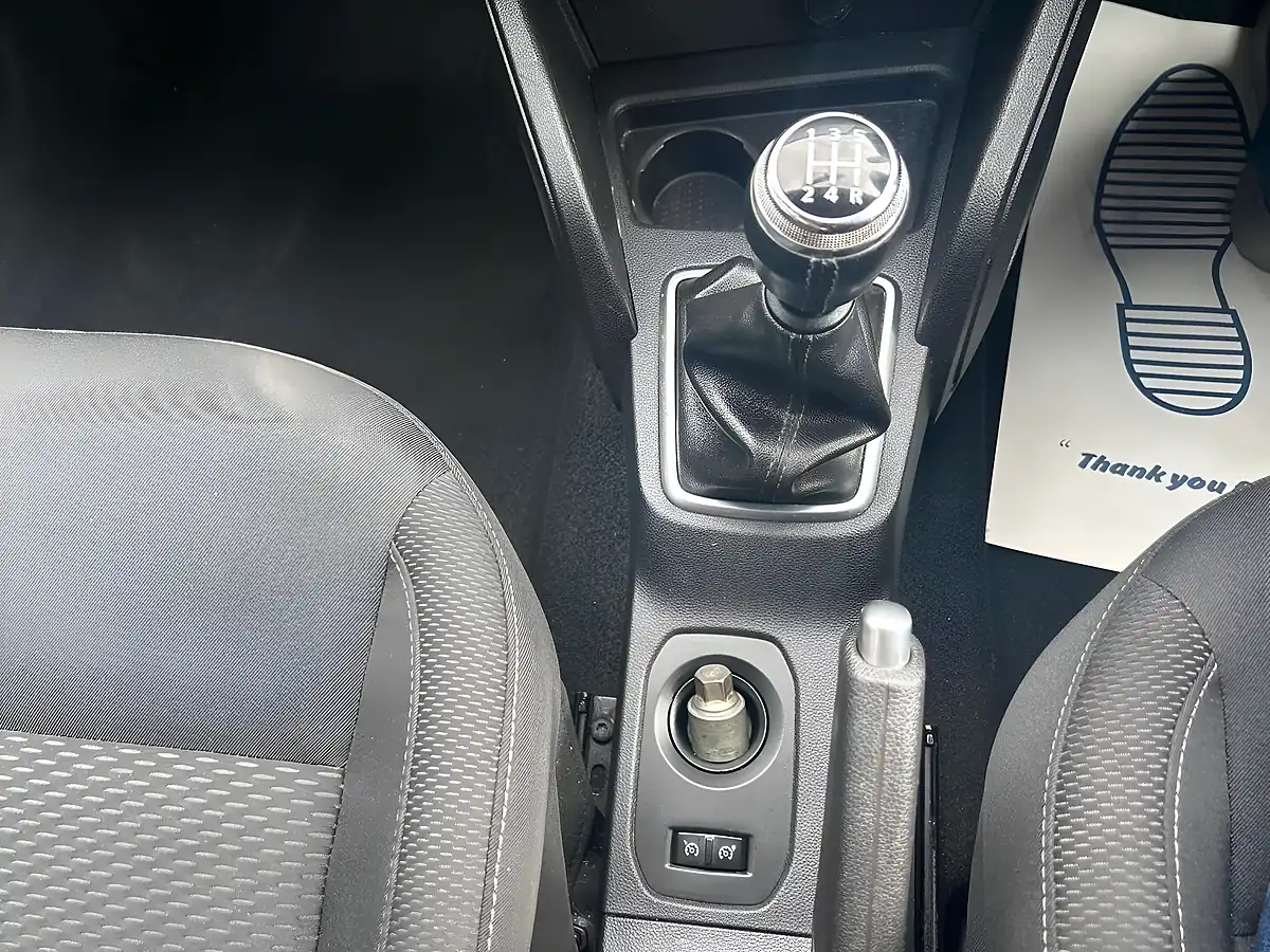 Used 2019 Dacia Duster Comfort Orange - Interior and Exterior details 17