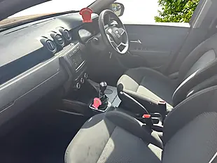 Used 2019 Dacia Duster Comfort Orange - Interior and Exterior details 9