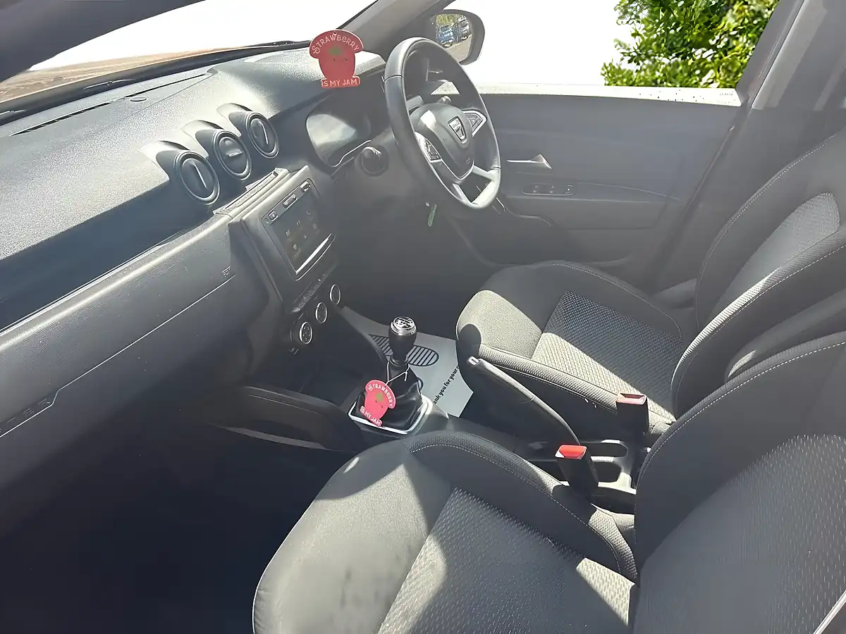 Used 2019 Dacia Duster Comfort Orange - Interior and Exterior details 9