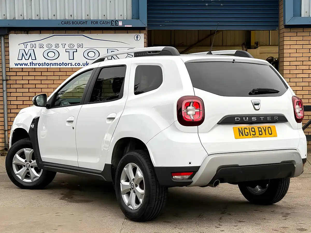 Used 2019 Dacia Duster Comfort White - Interior and Exterior details 3