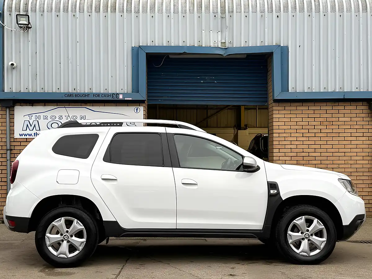 Used 2019 Dacia Duster Comfort White - Interior and Exterior details 6