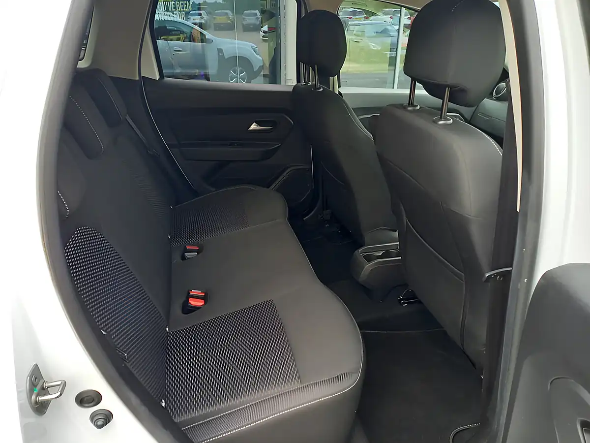Used 2019 Dacia Duster Comfort White - Interior and Exterior details 11