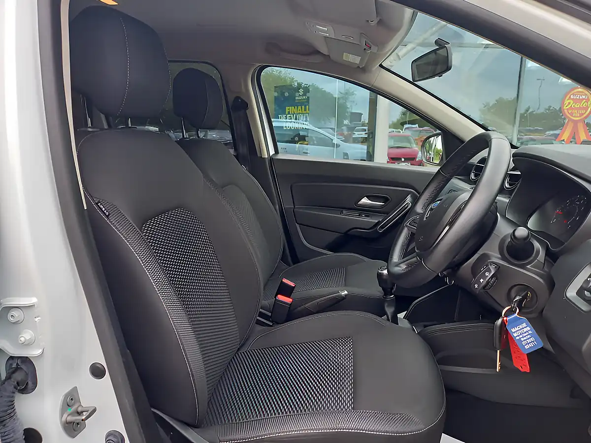 Used 2019 Dacia Duster Comfort White - Interior and Exterior details 13