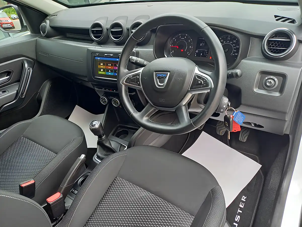 Used 2019 Dacia Duster Comfort White - Interior and Exterior details 15