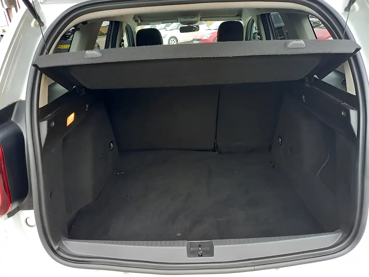Used 2019 Dacia Duster Comfort White - Interior and Exterior details 7