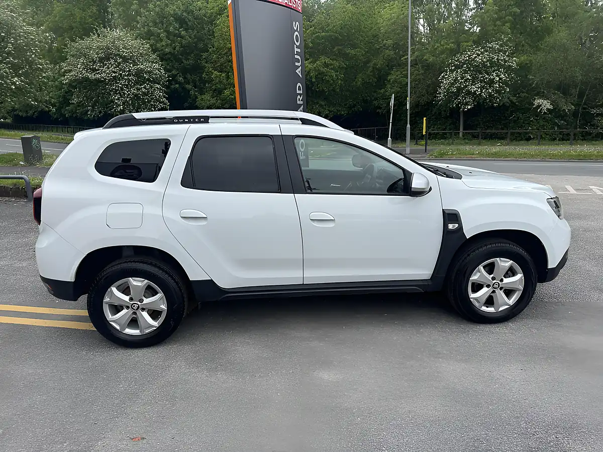 Used 2019 Dacia Duster Comfort White - Interior and Exterior details 3