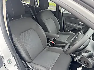 Used 2019 Dacia Duster Comfort White - Interior and Exterior details 4