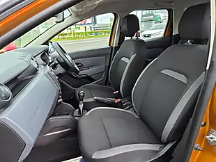 Used 2019 Dacia Duster Essential Desert Orange - Interior and Exterior details 17
