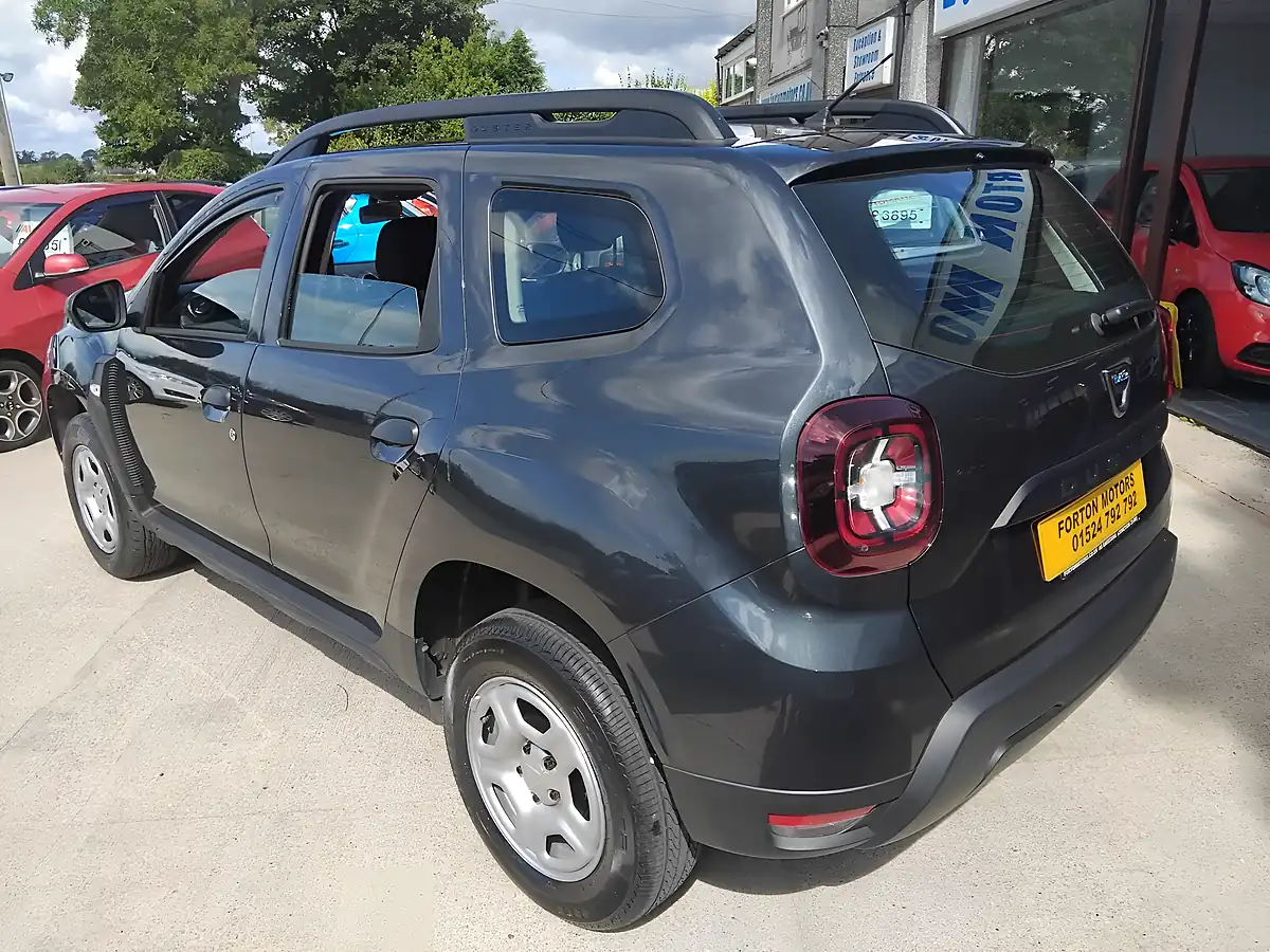 Used 2019 Dacia Duster Essential Grey - Interior and Exterior details 10