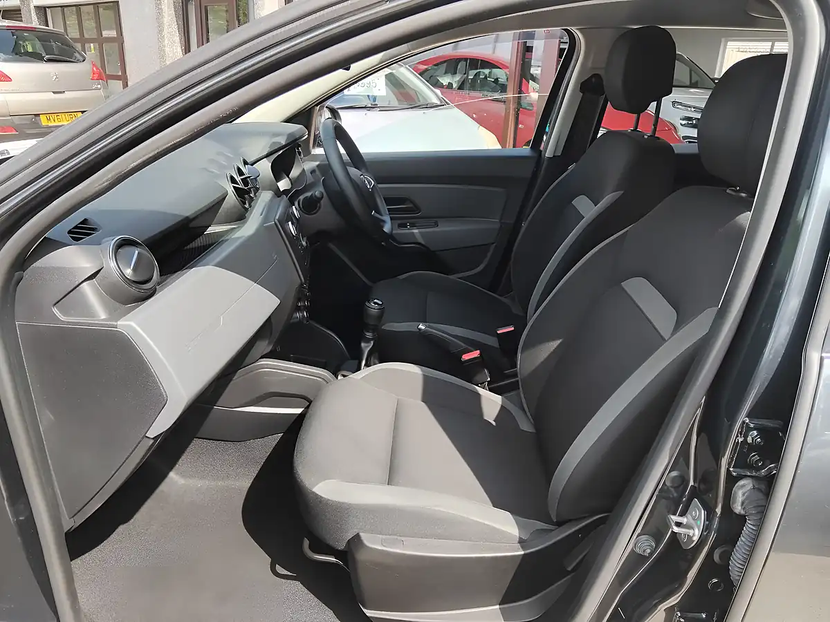 Used 2019 Dacia Duster Essential Grey - Interior and Exterior details 14