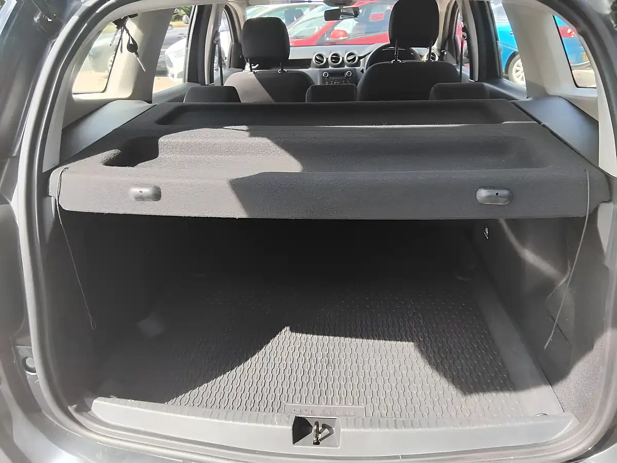 Used 2019 Dacia Duster Essential Grey - Interior and Exterior details 15