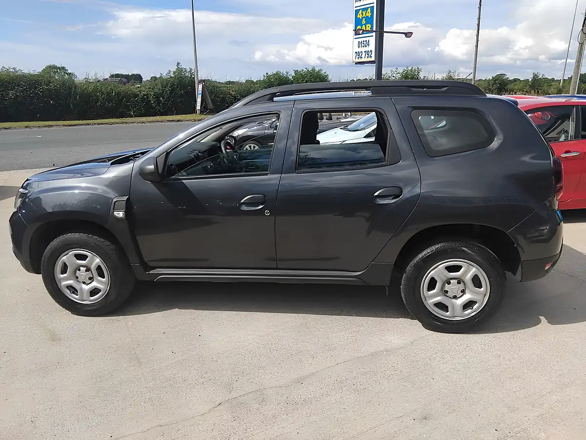 Used 2019 Dacia Duster Essential Grey - Interior and Exterior details 6