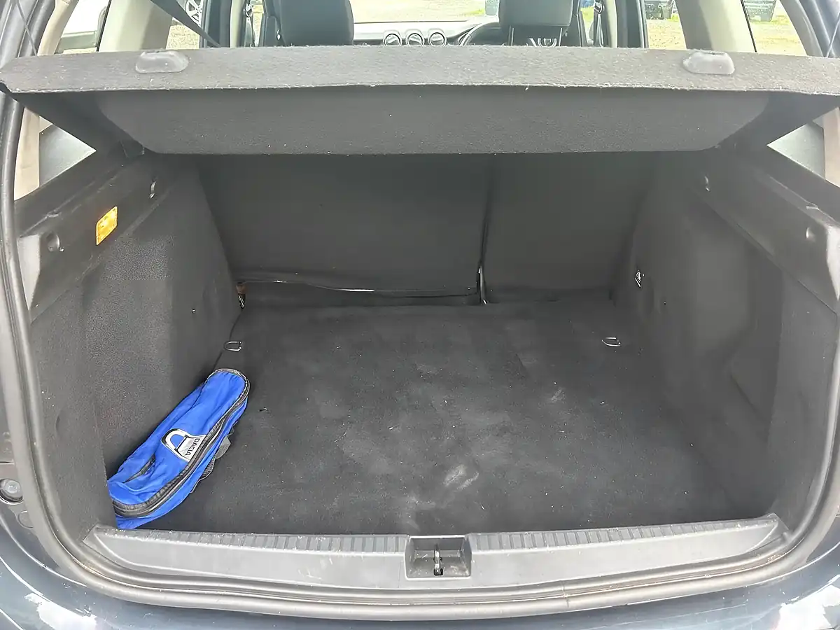 Used 2019 Dacia Duster Essential Grey - Interior and Exterior details 19