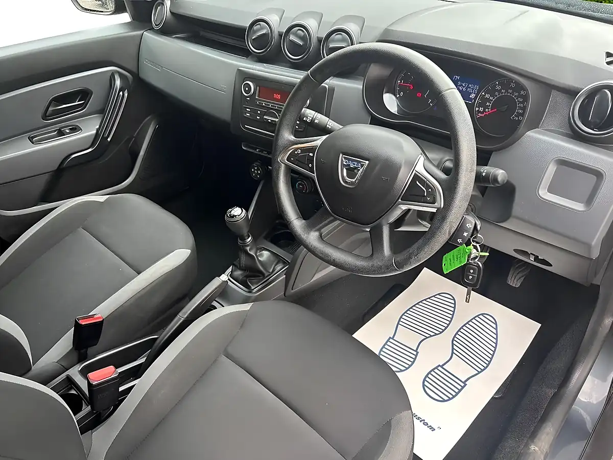 Used 2019 Dacia Duster Essential Grey - Interior and Exterior details 8