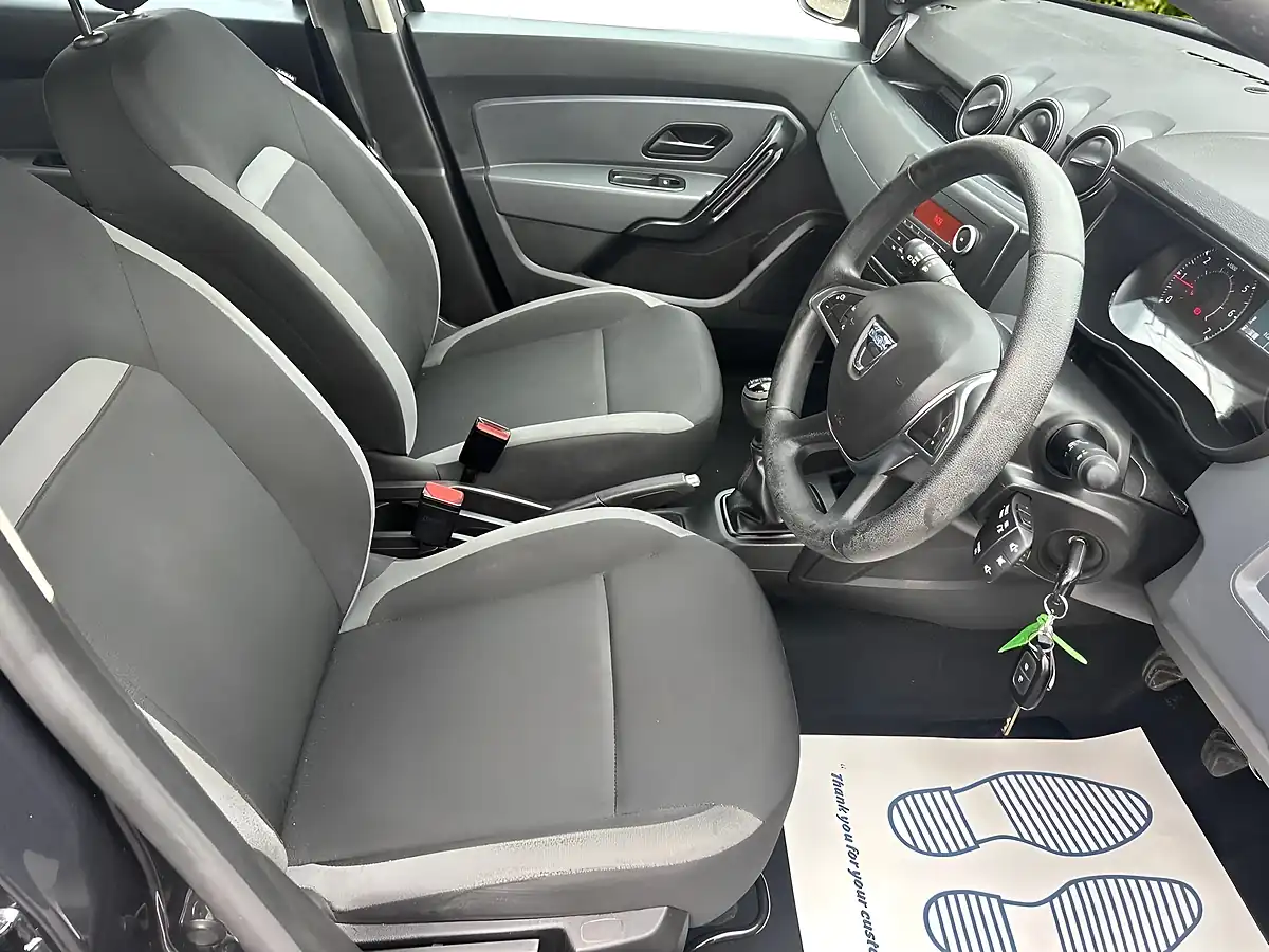 Used 2019 Dacia Duster Essential Grey - Interior and Exterior details 9