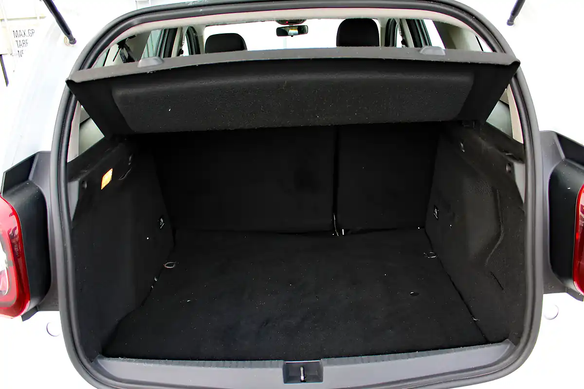 Used 2019 Dacia Duster Essential White - Interior and Exterior details 10