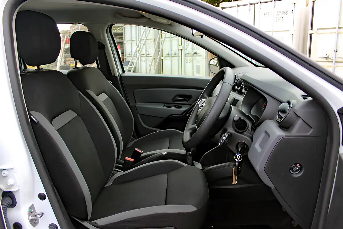 Used 2019 Dacia Duster Essential White - Interior and Exterior details 11