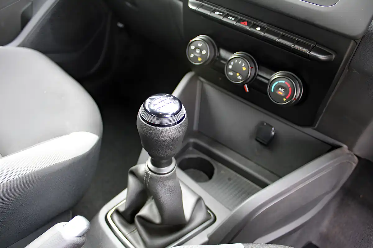 Used 2019 Dacia Duster Essential White - Interior and Exterior details 17