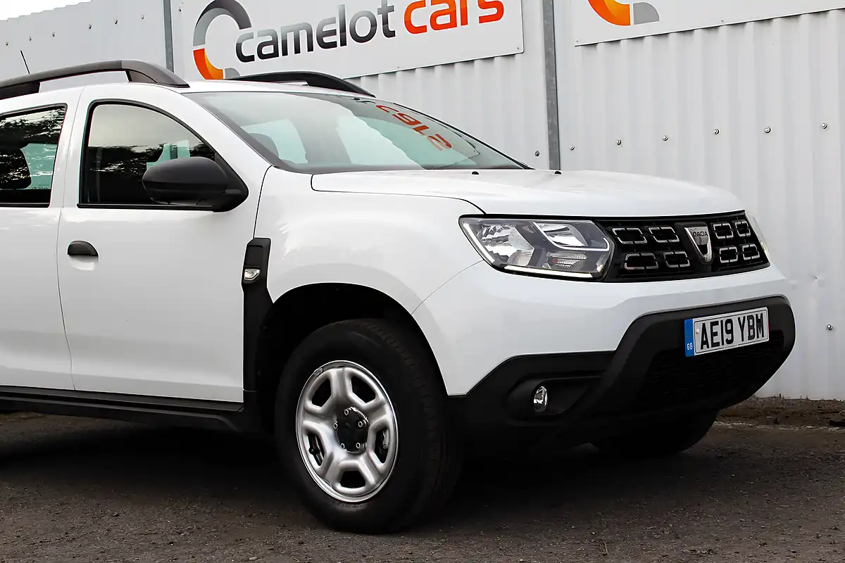 Used 2019 Dacia Duster Essential White - Interior and Exterior details 8