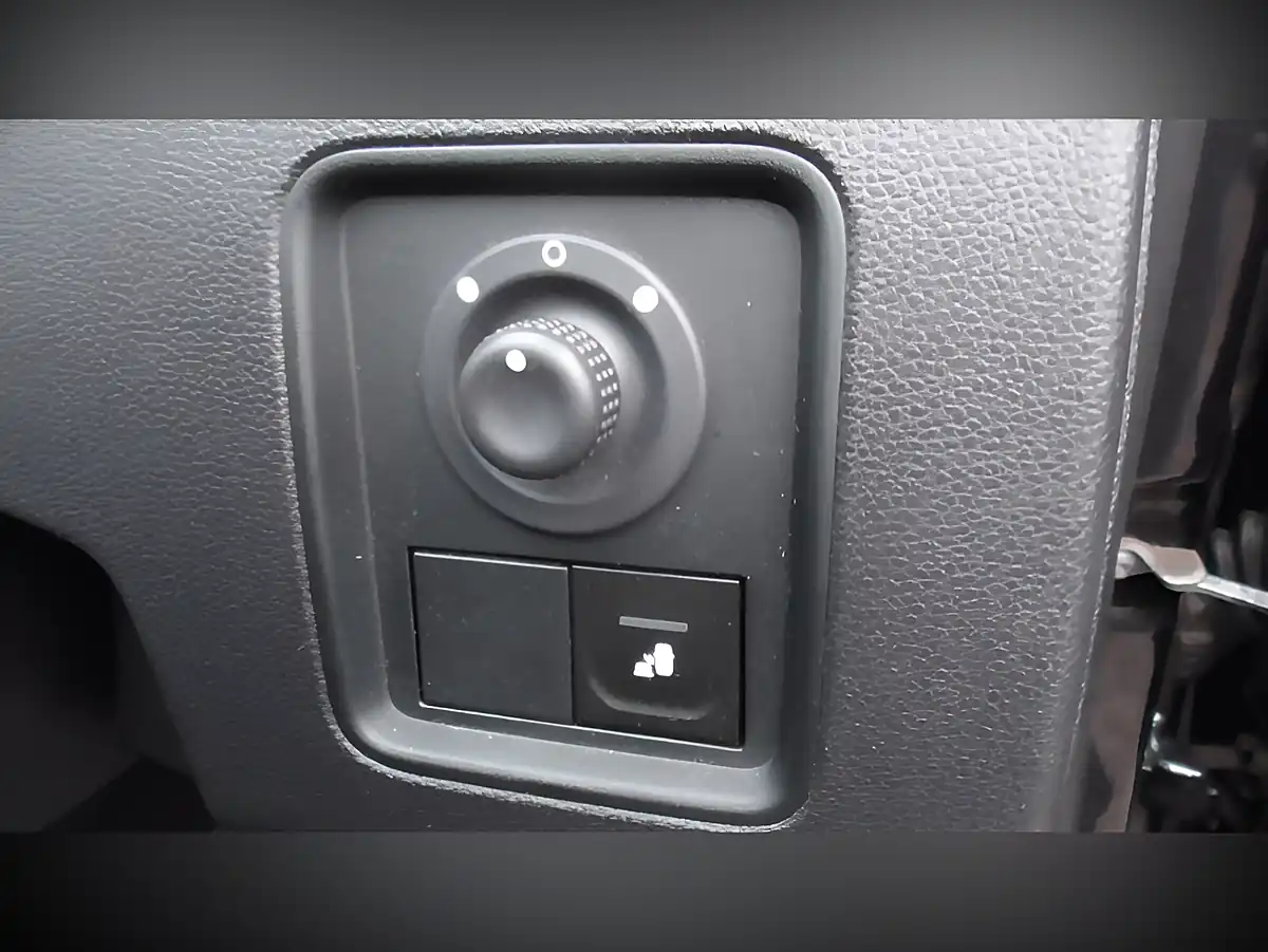 Used 2019 Dacia Duster Prestige Black - Interior and Exterior details 10