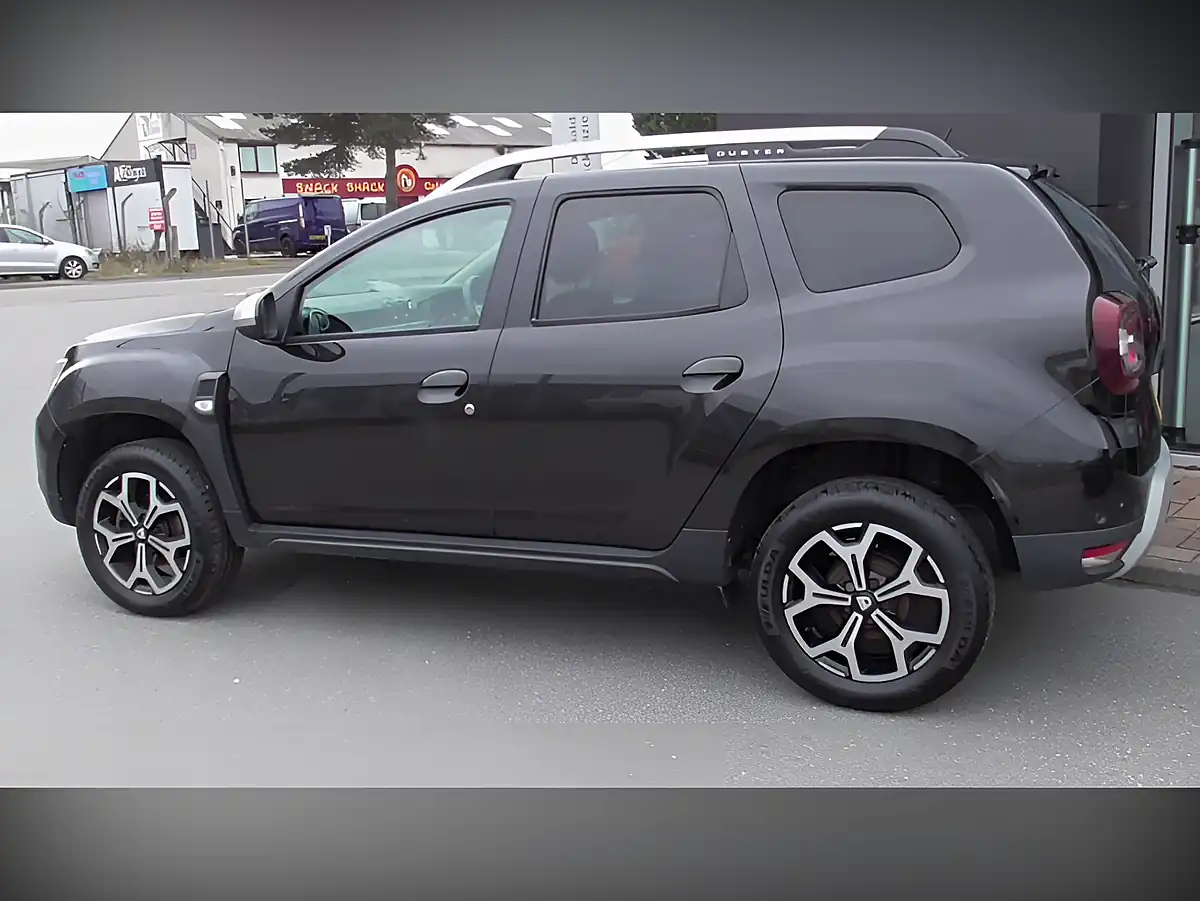 Used 2019 Dacia Duster Prestige Black - Interior and Exterior details 3
