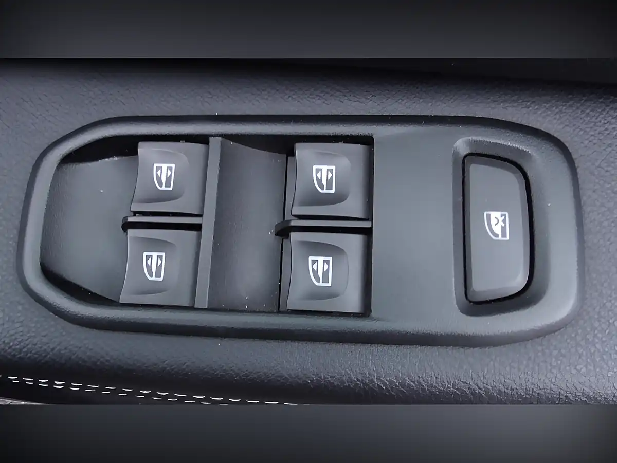 Used 2019 Dacia Duster Prestige Black - Interior and Exterior details 9