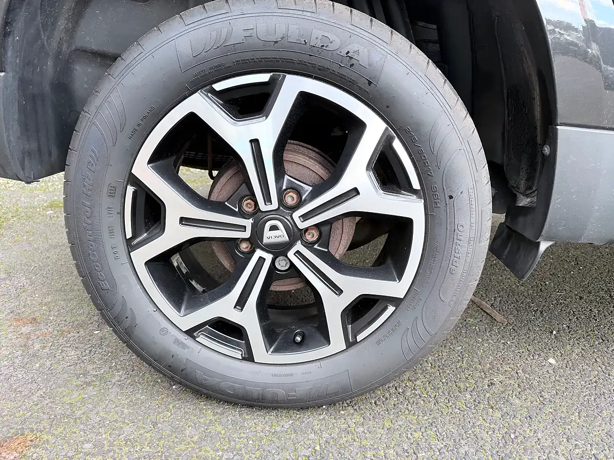 Used 2019 Dacia Duster Prestige Black - Interior and Exterior details 10